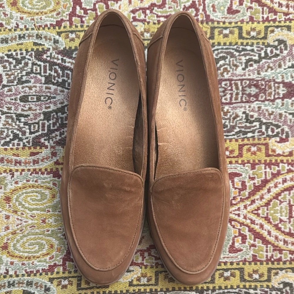Vionic Women’s Brown Suede Loafers